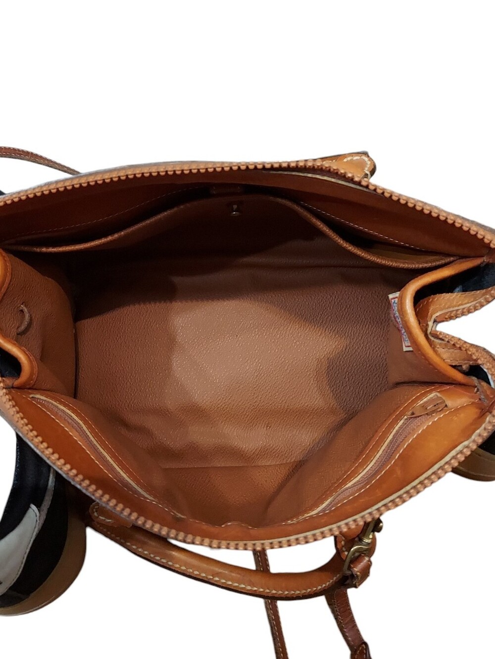 Dooney & Boutke Vintage All Weather Leather Satchel With Shoulder Strap - Picture 13 of 13